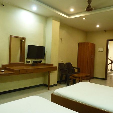 Nanda Lodge Mettuppālaiyam Exterior foto
