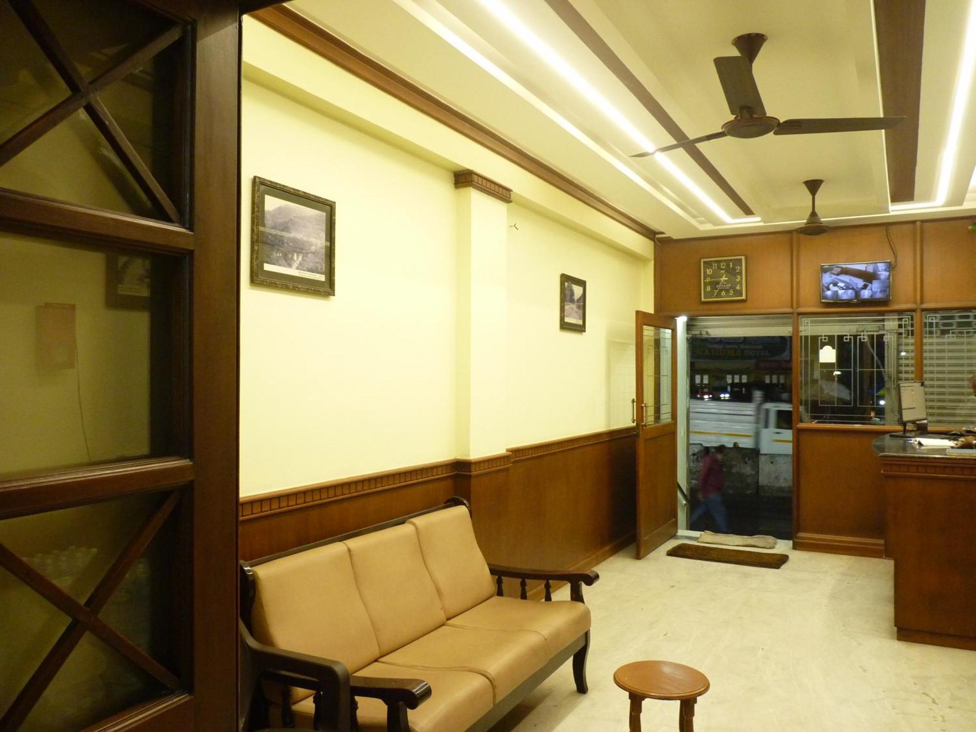 Nanda Lodge Mettuppālaiyam Exterior foto